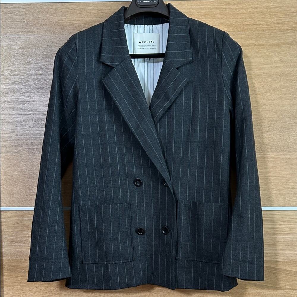 McGuire women’s Sz Large 53% wool Blazer Charcoal Pinstripe fully lined